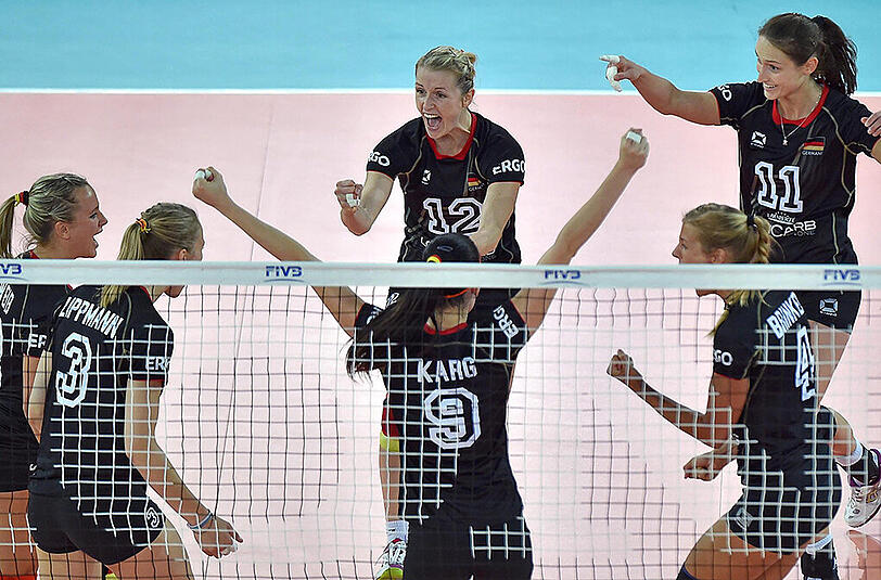 Die deutschen Volleyballerinnen beim Spiel am Dienstag, den 23. September gegen die Dominikanische Republik.