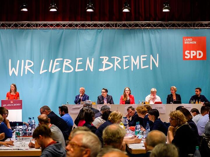 Die Bremer SPD hat bei einem außerordentlichen Parteitag dem rot-grün-roten Koalitionsvertrag zugestimmt.