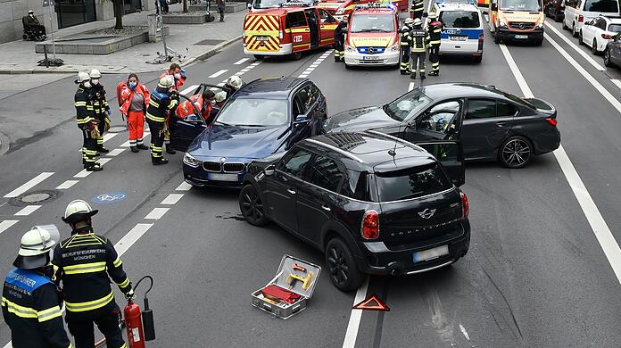 Die Polizei ermittelt zur Unfallursache.