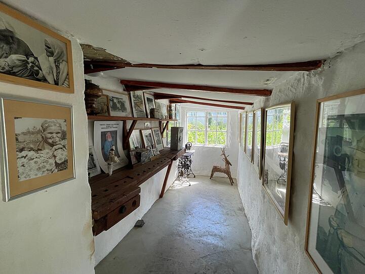 Camilla Kraus hat ein Museum für das Kirchlein eingerichtet.