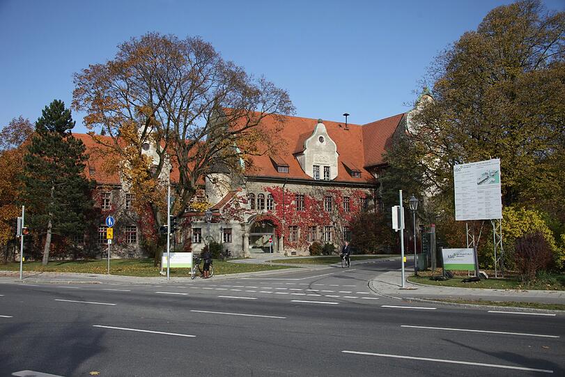 Im Bezirkskrankenhaus Haar hat es gebrandt. Ein Patient hat seine Matraze angezündet. (Archivbild Isar-Amper-Klinikum)