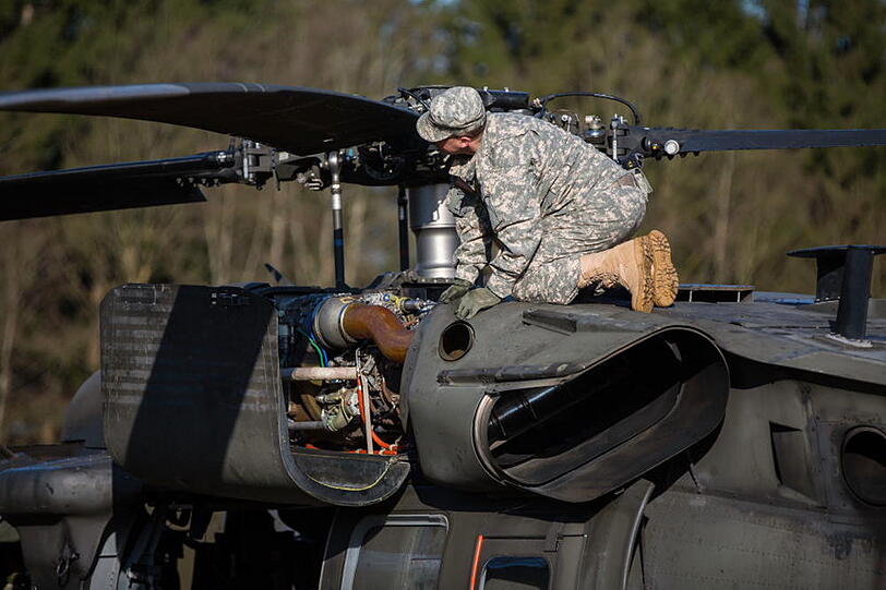 Kennt man normalerweise nur aus Hollywood-Streifen: Schwere Panzerwagen und Black Hawks der US Army. Derzeit üben die Soldaten Evakuierungen im Gebirge bei Traunstein. Hier gibt's die Fotos.