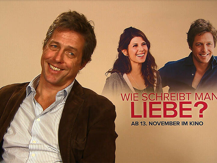 Schauspieler Hugh Grant beim Interview zu seinem neuen Film "Wie schreibt man Liebe?" in Berlin
