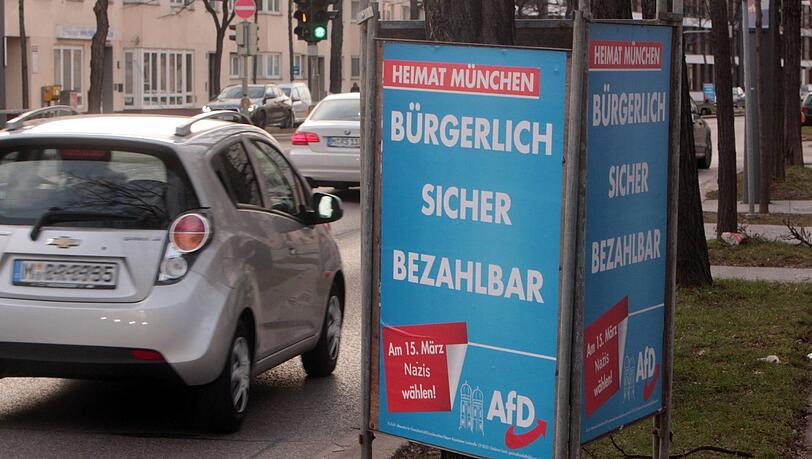 Bei der Kommunalwahl 2020 haben Aktivisten die AfD-Plakate überklebt: "Am 15. März 2020 Nazis wählen." Bei der Kommunalwahl 2020 haben Aktivisten die AfD-Plakate überklebt: "Am 15. März 2020 Nazis wählen."