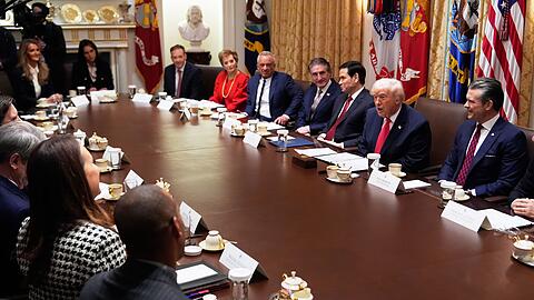 Verteidigungsminister Pete Hegseth spricht von R&uuml;ckgang bei Drogenschmuggel &uuml;ber das Meer