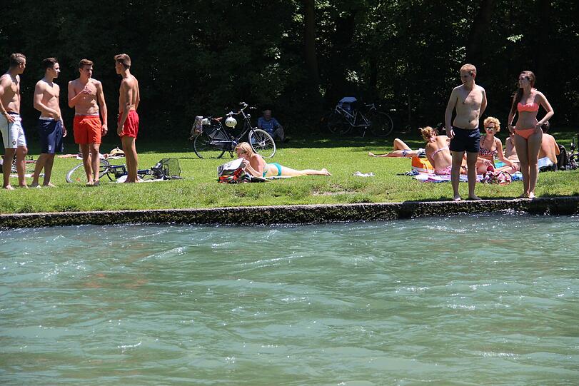 Mehr als 30 Grad in der Stadt: Die Münchner genießen den Sommer.