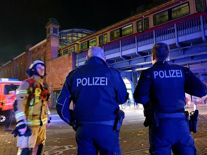Brand in einem Sonderzug eines privaten Bahnunternehmens in Berlin: Mehrere Menschen wurden bei dem Feuer verletzt.