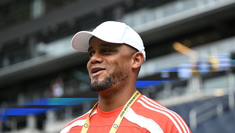 Bayern-Trainer Vincent Kompany betritt das Stadion in Cincinnati.