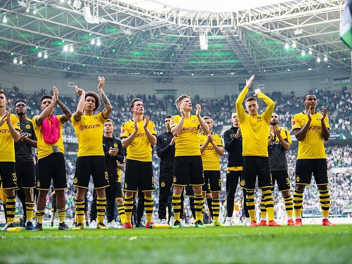 Die BVB-Profis verabschieden sich als Vize-Meister von ihnren Fans in Gladbach.