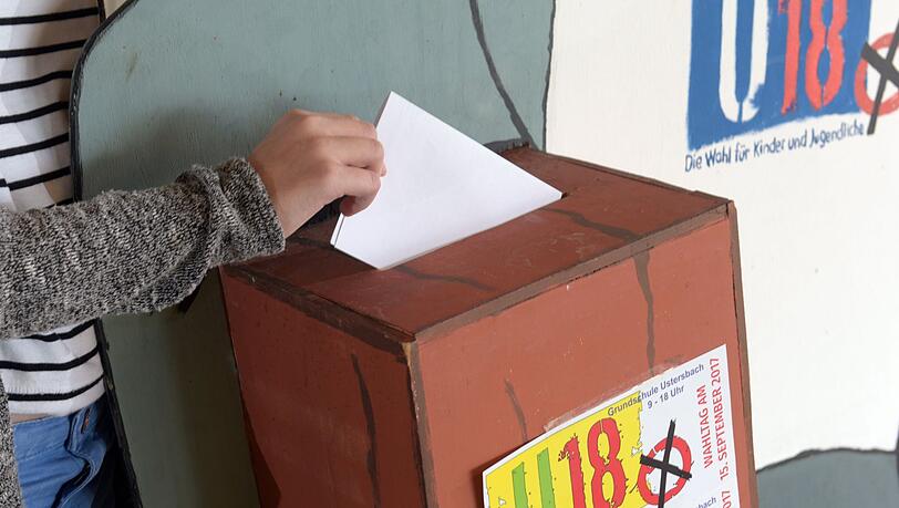 Die CSU ist bei der fiktiven Jugendwahl U18 die stärkste Partei bei bayerischen Kindern und Jugendlichen unter 18 Jahren. Repräsentativ ist diese Wahl allerdings nicht. (Archivbild)
