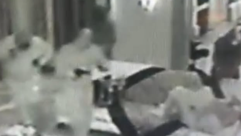 Überwachungskameras filmten den Raubüberfall auf Carmen und Robert Geiss. Ein erstes Foto aus einem Überwachungsvideo wurde via Instagram geteilt. Überwachungskameras filmten den Raubüberfall auf Carmen und Robert Geiss. Ein erstes Foto aus einem Überwachungsvideo wurde via Instagram geteilt.