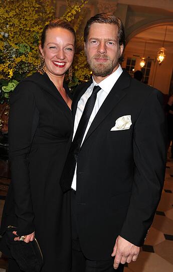 Schaulaufen der Promis bei den Gala SPA Awards in Baden-Baden: Henning Baum mit Ehefrau Corinna.