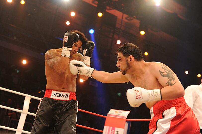 Er haute sie alle aus dem Ring: "taff"-Moderator Daniel Aminati im Kampf gegen Mehrzad Marashi, der kurz darauf aufgeben muss.