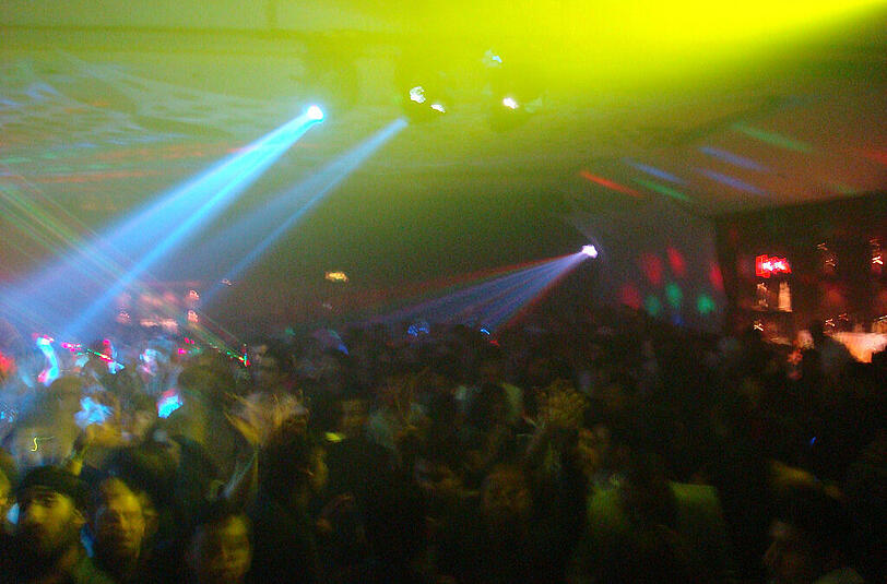 Nachdem ein DJ bei einer Party einen Feuerlöscher versprühte und damit einen Massenpanik auslöste, waren die Notrufe zunächst sehr widersprüchlich. Teils war von einer Explosion die Rede, teils auch von einem verheerenden Feuer mit vielen Opfern. (Archivbild)