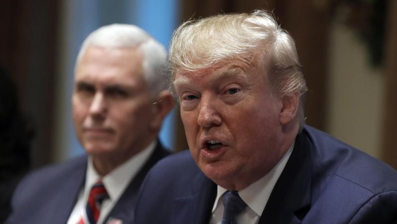 US-Präsident Donald Trump (mit Vizepräsident Mike Pence, l.) kann mit der Einigung auf die Nachfolgevereinbarung für Nafta einen wichtigen innenpolitischen Erfolg verbuchen. US-Präsident Donald Trump (mit Vizepräsident Mike Pence, l.) kann mit der Einigung auf die Nachfolgevereinbarung für Nafta einen wichtigen innenpolitischen Erfolg verbuchen.