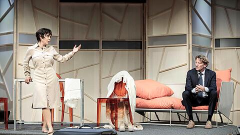 Simone Rethel und Michael von Au in &bdquo;Schwiegermütter und andere Bosheiten&ldquo;.