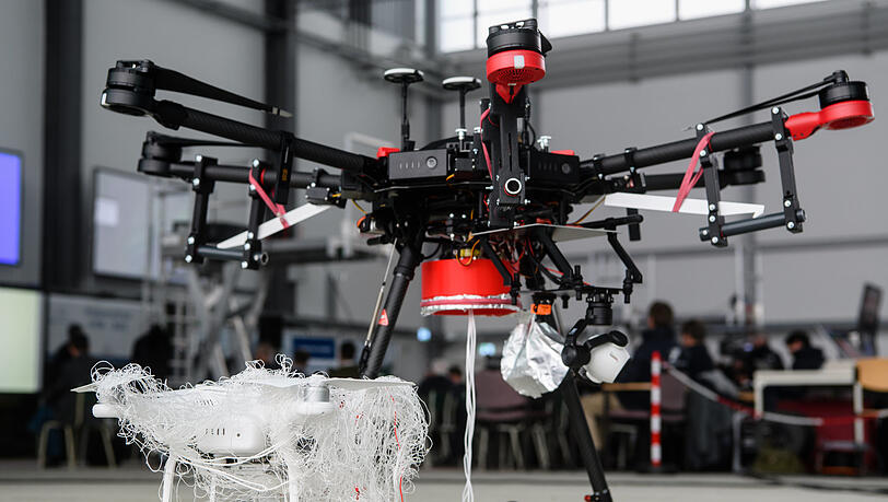 Eine Jagddrohne vom Typ AirRobot AR200. Eine Jagddrohne vom Typ AirRobot AR200.