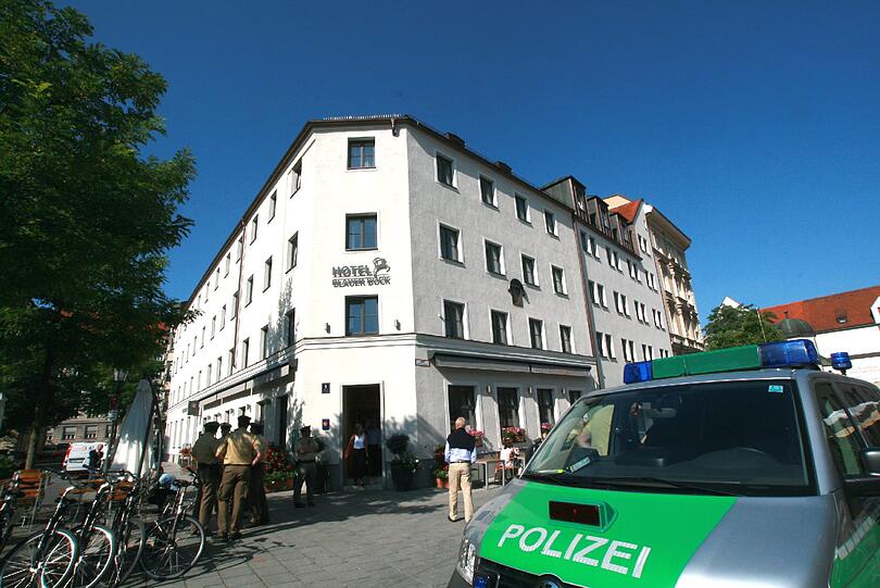 Großeinsatz am Blauen Bock: Im Restaurant ist eine Decke eingestürzt