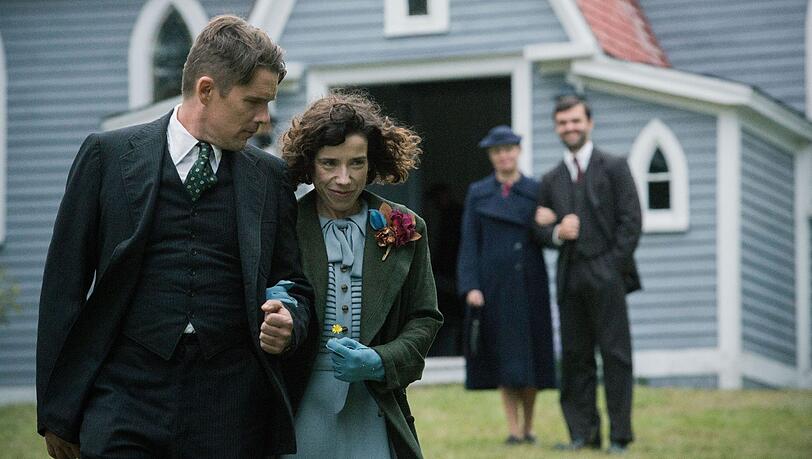 Everett Lewis (Ethan Hawke) und Maud Lewis (Sally Hawkins) lieben sich. Everett Lewis (Ethan Hawke) und Maud Lewis (Sally Hawkins) lieben sich.