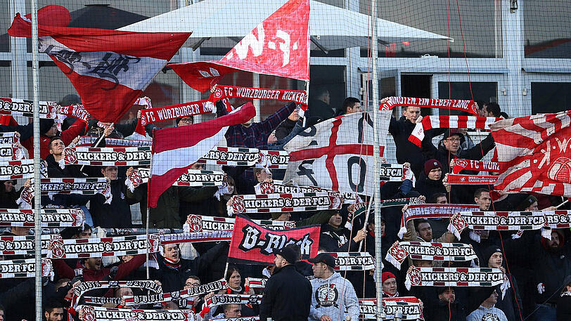 Am Dallenberg zu Hause: die Fans der Würzburger Kickers.