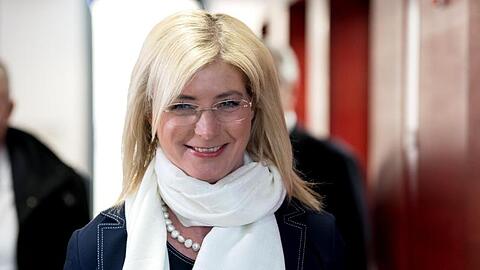 Ulrike Scharf (CSU lächelt in die Kamera. Foto: Sven Hoppe/dpa