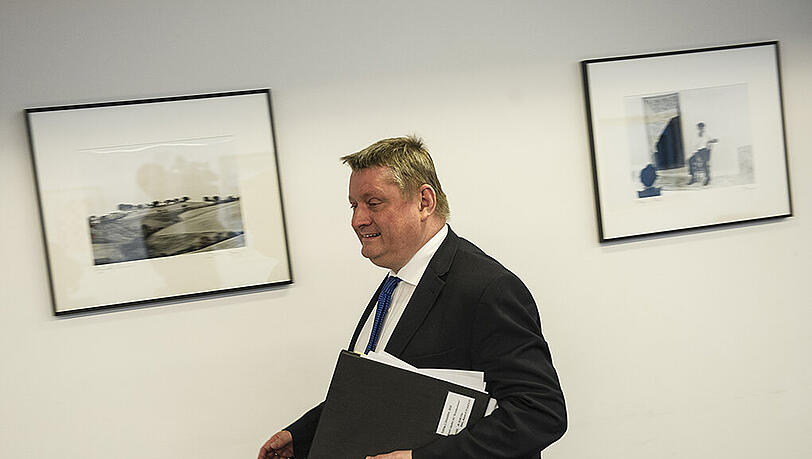 Bundesgesundheitsminister Gröhe will das Vorsorgeuntersuchungsprogramm für Kinder und Jugendliche ausweiten. Bundesgesundheitsminister Gröhe will das Vorsorgeuntersuchungsprogramm für Kinder und Jugendliche ausweiten.