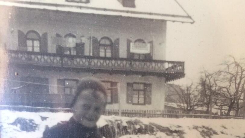 Mit sieben: Zachs Anfänge, im Hintergrund das Elternhaus. Mit sieben: Zachs Anfänge, im Hintergrund das Elternhaus.