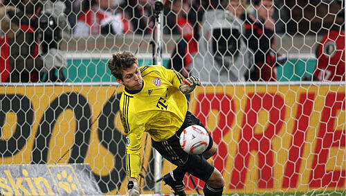 Jörg Butt stehtr wieder im Bayern-Tor. Jörg Butt stehtr wieder im Bayern-Tor.