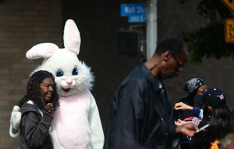 Mittendrin natürlich ein Osterhase.