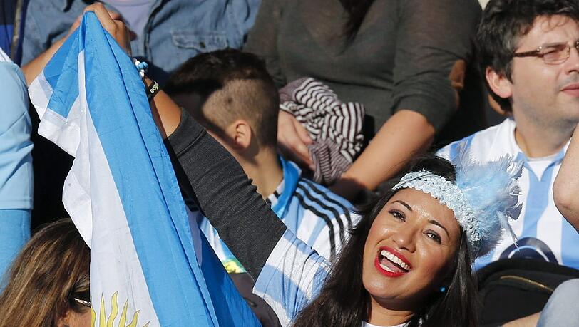 Da wird sich Lionel Messi freuen - die junge Dame unterstütz das Team des Vizeweltmeisters. Da wird sich Lionel Messi freuen - die junge Dame unterstütz das Team des Vizeweltmeisters.