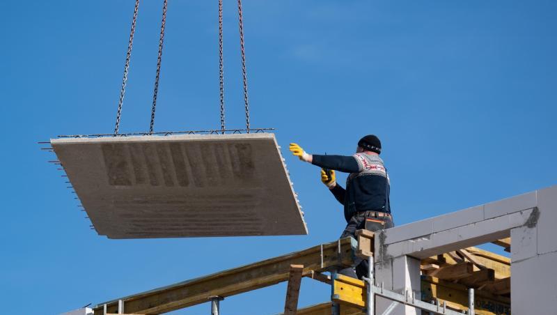 Arbeiter auf einer Baustelle. 2018 hatte vor allem der starke Wohnungsbau und das milde Wetter dem Hochbau ein preisbereinigtes Wachstum von 2,9 Prozent beschert. Arbeiter auf einer Baustelle. 2018 hatte vor allem der starke Wohnungsbau und das milde Wetter dem Hochbau ein preisbereinigtes Wachstum von 2,9 Prozent beschert.