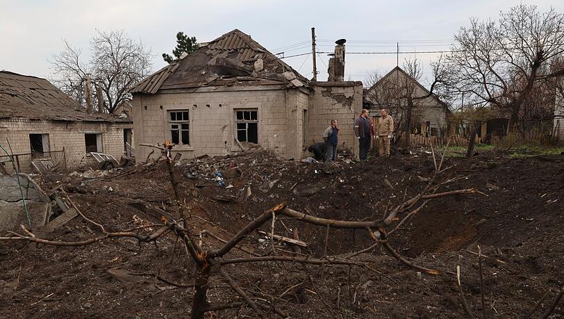 Russland habe in der Region Saporischschja in den vergangenen Wochen über eine Strecke von schätzungsweise 120 Kilometern drei Verteidigungslinien vervollständigt, schreiben britische Geheimdienste.