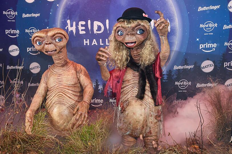 Queen of Halloween als E.T. - Heidi Klum kam 2024 als Alien zur Halloween-Party.