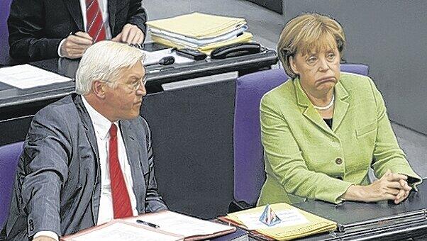 Noch sitzen sie zusammen auf der Regierungsbank: Steinmeier und Merkel wenig zuversichtlich gelaunt gestern im Bundestag. Foto: dpa Noch sitzen sie zusammen auf der Regierungsbank: Steinmeier und Merkel wenig zuversichtlich gelaunt gestern im Bundestag. Foto: dpa