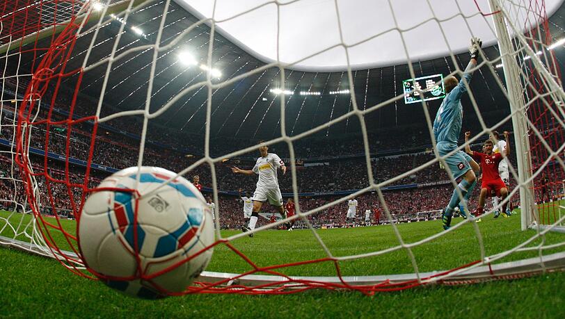 Drin war der Ball, aber der Kopfballtreffer wurde nicht anerkannt - wegen angeblichen Abseits. Drin war der Ball, aber der Kopfballtreffer wurde nicht anerkannt - wegen angeblichen Abseits.