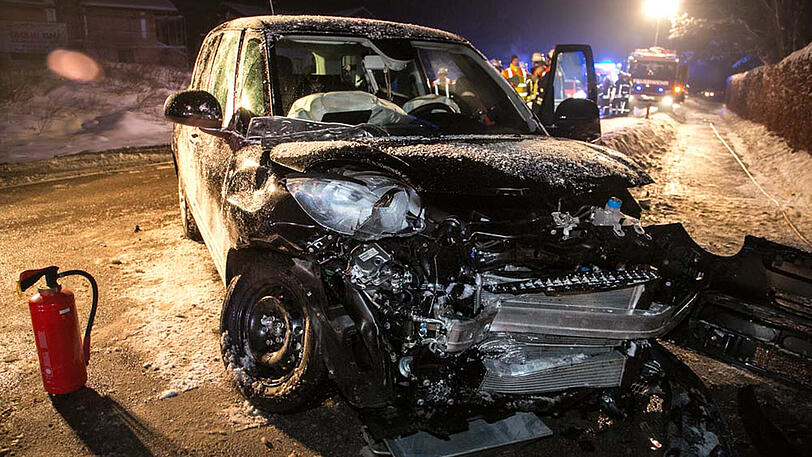 Frontal-Zusammenprall: Schwangere Frau bei Unfall verletzt