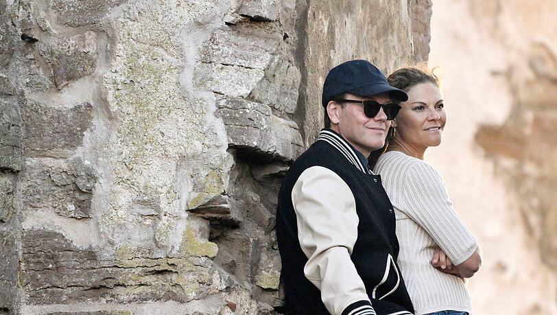 Der schwedische Prinz war alleine auf Öland unterwegs. Kriselt es zwischen Prinzessin Victoria und Prinz Daniel etwa?