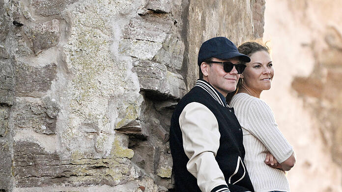 Der schwedische Prinz war alleine auf Öland unterwegs. Kriselt es zwischen Prinzessin Victoria und Prinz Daniel etwa?