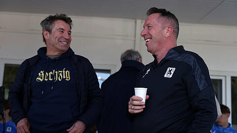 1860-Pr&auml;sident Gernot Mang (l.) mit Cheftrainer Markus Kauczinski w&auml;hrend des Wintertrainingslagers im t&uuml;rkischen Belek.