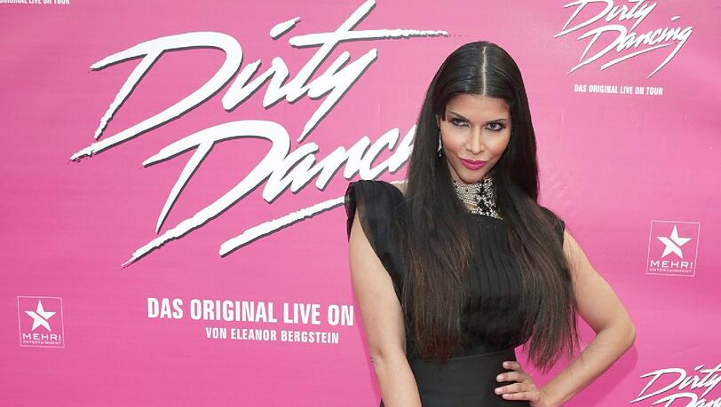 Micaela Schäfer auf der Premiere ganz in ihrem Dirty-Element: Verführerisch post sie für die Kameras. Micaela Schäfer auf der Premiere ganz in ihrem Dirty-Element: Verführerisch post sie für die Kameras.