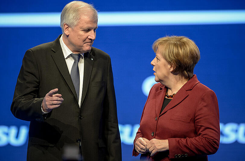Szenen einer Polit-Ehe: Bundeskanzlerin Angela Merkel auf dem CSU-Parteitag in München.