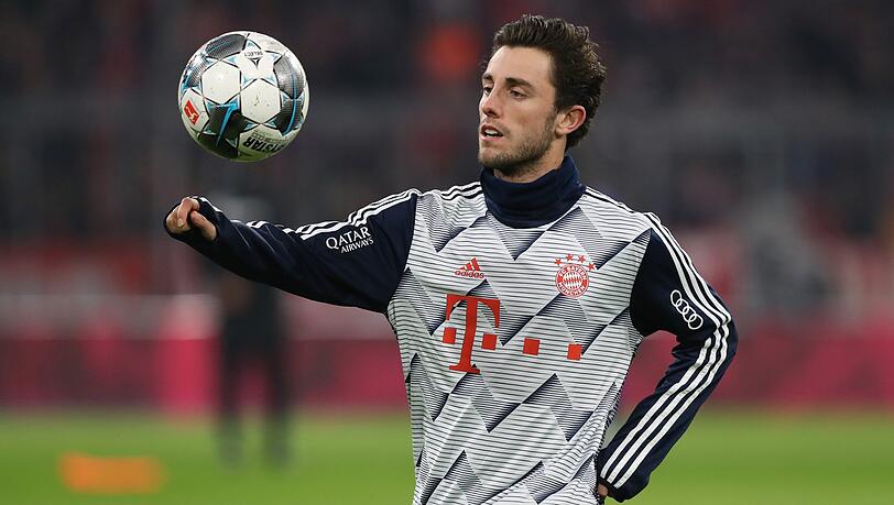 Steht im letzten Saisonspiel gegen den VfL Wolfsburg in der Startelf: Alvaro Odriozola. Steht im letzten Saisonspiel gegen den VfL Wolfsburg in der Startelf: Alvaro Odriozola.