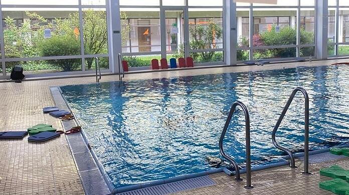 In die Jahre gekommen und sanierungsbedürftig: das Schwimmbad im Salesianum in Haidhausen.