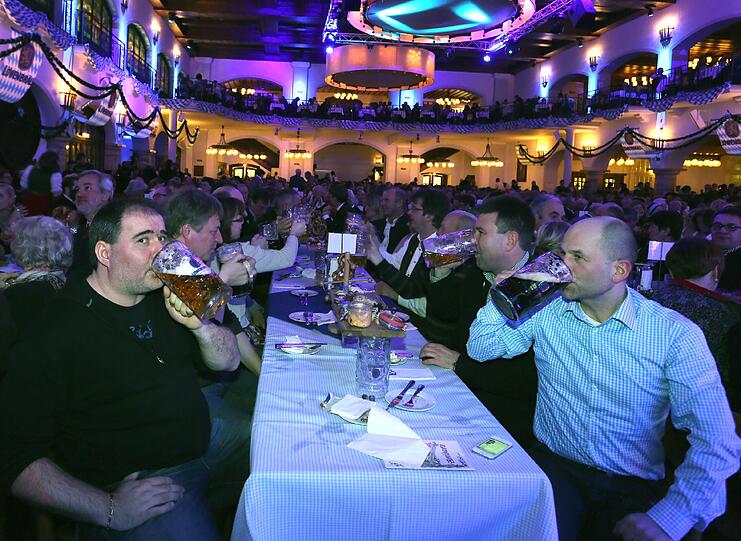 Fonsis Starkbieranstich 2013 im Löwenbräukeller - Die besten Bilder