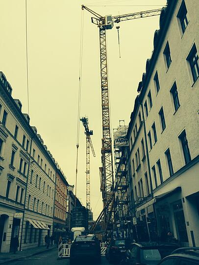 ... müssen sich die Anwohner noch gedulden. Sie hätten sich an die Dauer-Baustelle ja schon gewöhnt, scherzen manche.
