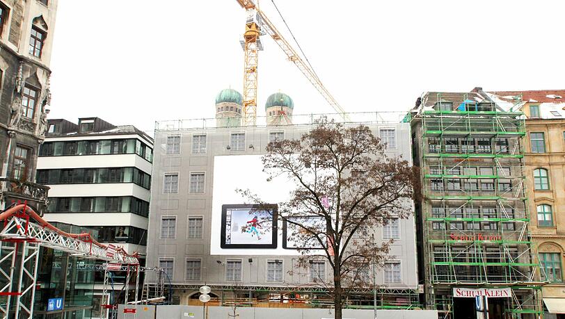 Seit 2011 wurde das Geschäftshaus an der Weinstraße 8 umgebaut, jetzt ist es fertig und mit dem Mode-Geschäft H&M zieht ein neuer Mieter ein. Seit 2011 wurde das Geschäftshaus an der Weinstraße 8 umgebaut, jetzt ist es fertig und mit dem Mode-Geschäft H&M zieht ein neuer Mieter ein.