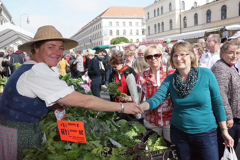 Bilder vom Bauermarkt 2014 am Odeonsplatz.