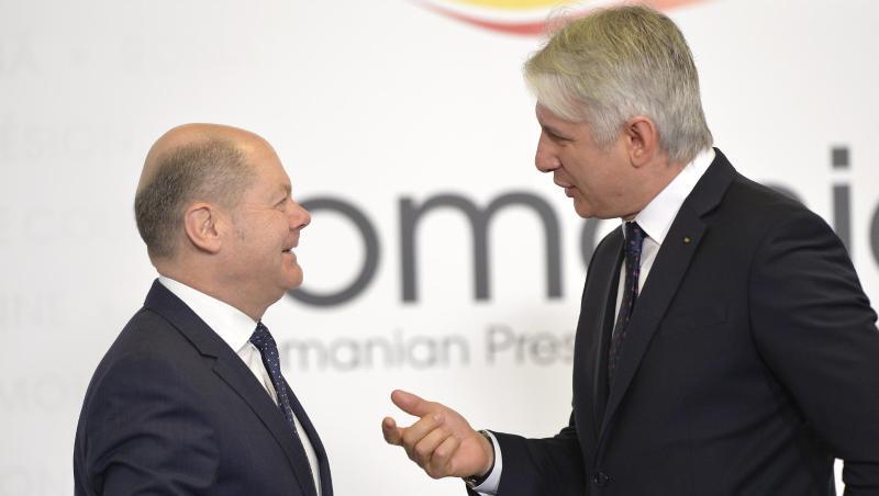 Bundesfinanzminister Olaf Scholz spricht mit Eugen Teodorovici, Finanzminister von Rumänien, in Bukarest. Bundesfinanzminister Olaf Scholz spricht mit Eugen Teodorovici, Finanzminister von Rumänien, in Bukarest.