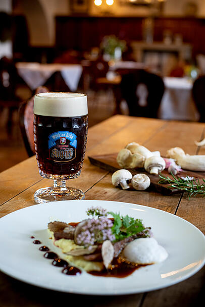 Knapp 600 Jahre – so lange gibt es das Bräustüberl, das gemütliche Restaurant bei Velburg im Tal der schwarzen Laber schon. Knapp 600 Jahre – so lange gibt es das Bräustüberl, das gemütliche Restaurant bei Velburg im Tal der schwarzen Laber schon.