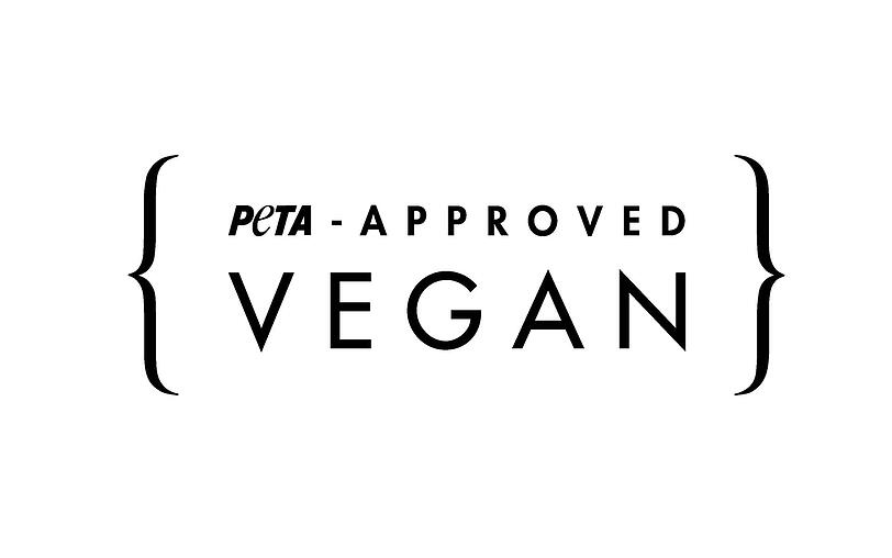 Ohnehin ist die Website von PETA eine gute Anlaufstelle für alle, die nach veganer Mode suchen: Unter peta.de/petaapprovedvegan führt die Organisation eine Liste all jener Labels, die tierfreundlich arbeiten, und somit das "PETA-Approved Vegan"-Logo tragen. Ohnehin ist die Website von PETA eine gute Anlaufstelle für alle, die nach veganer Mode suchen: Unter peta.de/petaapprovedvegan führt die Organisation eine Liste all jener Labels, die tierfreundlich arbeiten, und somit das "PETA-Approved Vegan"-Logo tragen.